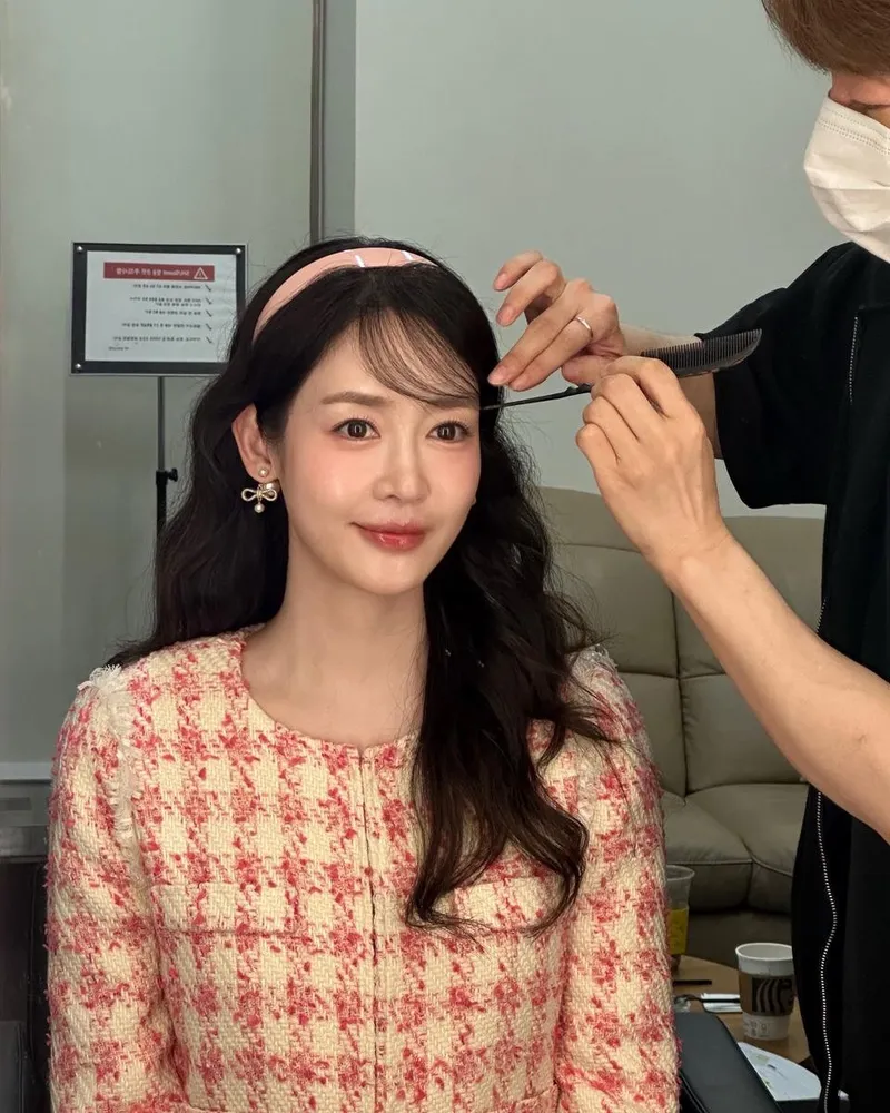 “빛을 머금은 고전적 눈빛”…성유리, 봄날 미소→고혹적 변신 / 배우 성유리 인스타그램