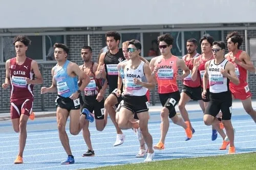 “30년 만에 쓴 은빛 질주”…이재웅, 아시아육상 1,500m 2위→한국 첫 메달 / 연합뉴스