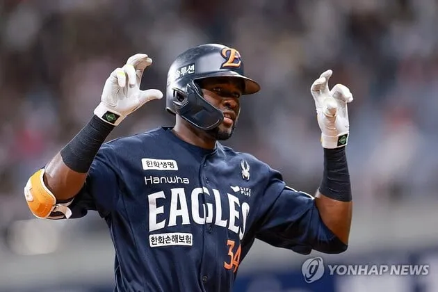“1회초 선두타자 홈런 작렬”…한화 플로리얼, LG전서 시즌 2호→4경기 3홈런 질주 / 연합뉴스