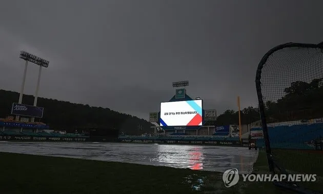 “1회 빗속 중단”…롯데-삼성, 대구전 우천 노게임→시즌 첫 사례 / 연합뉴스