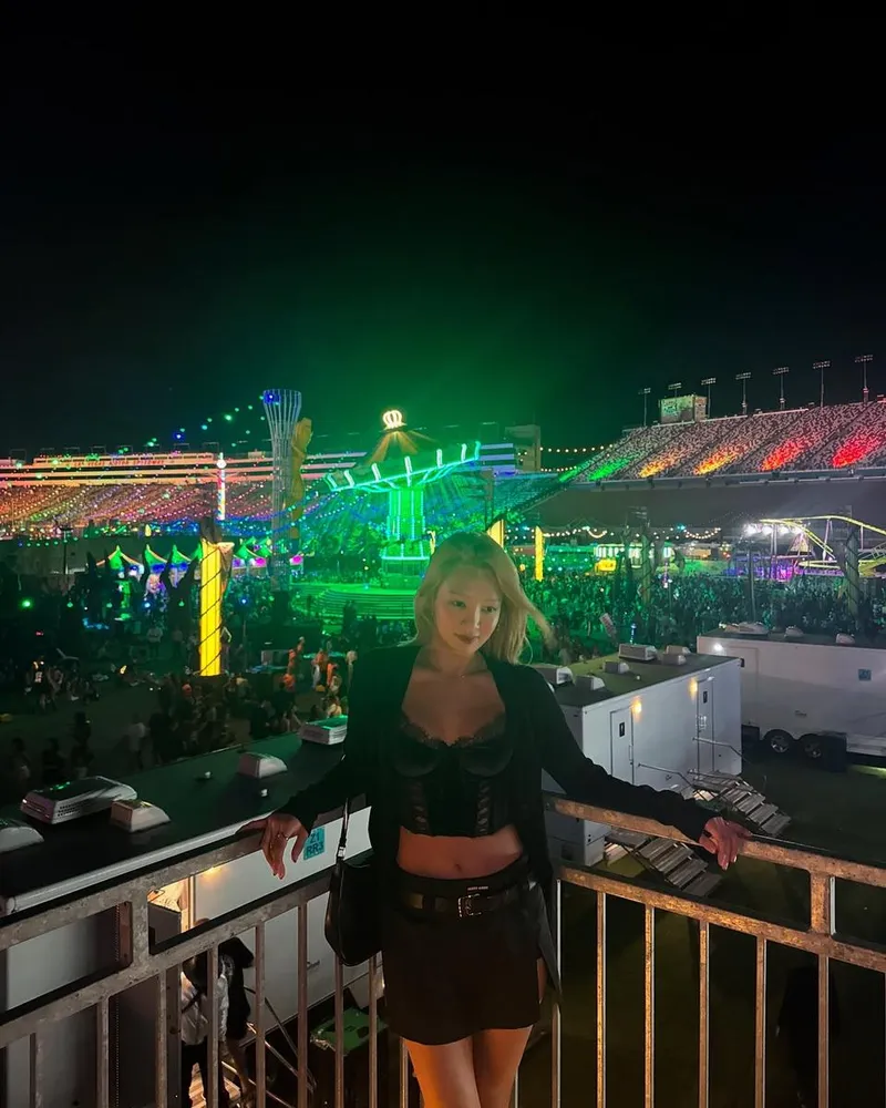 “빛의 파도 속에서 걸었다”…효연, EDM 현장→압도적 존재감 / 걸그룹 소녀시대 효연 인스타그램