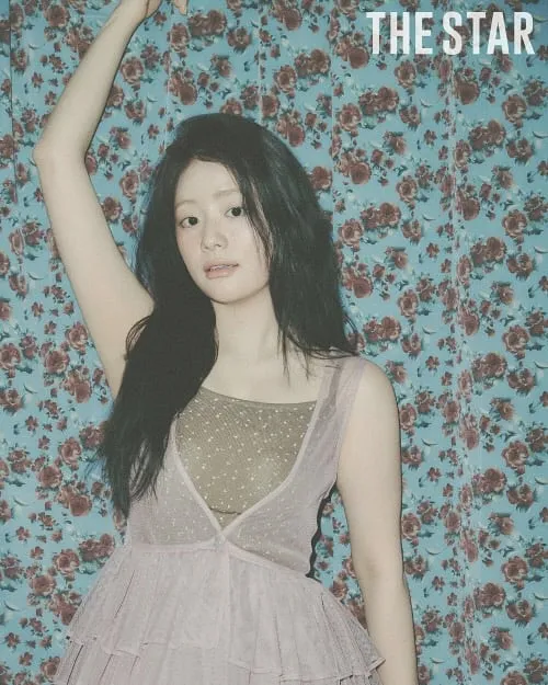 “한 장면처럼 스며든 오후”…채서안, 몽환적 시선→분위기 장인 등극 / 배우 채서안 인스타그램