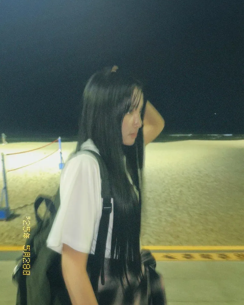 “부산 밤바다를 담은 여운”…윤, 해변 산책→잔상처럼 남은 밤 / 걸그룹 스테이씨 윤 인스타그램