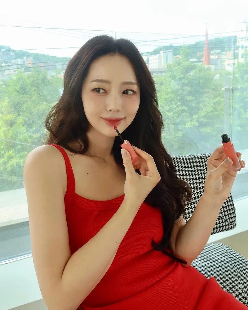 “봄빛 닮은 색감”…조서연, 생기 한가득→루미너스 무드 / 아나운서 조서연 인스타그램