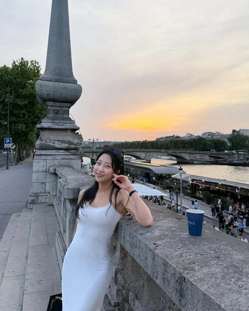“나는 아직 paris다”…안예원, 노을 품은 미소→여름 저녁 파리의 여운 / 셀럽 안예원 인스타그램