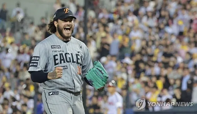“최소 경기 100탈삼진”…한화 폰세, 12경기 만에 대기록→KBO 타이기록 / 연합뉴스