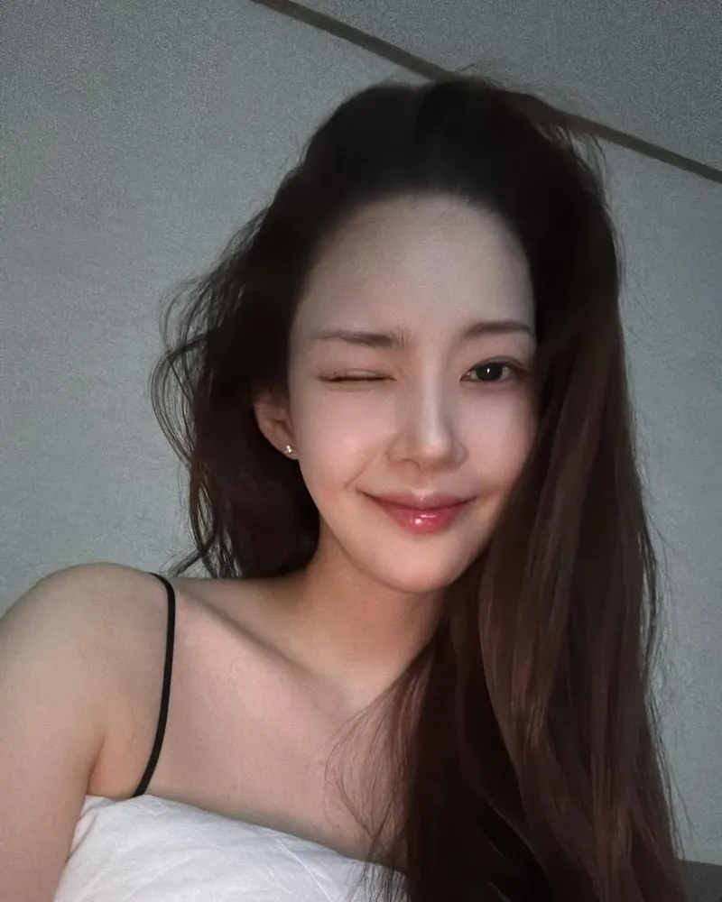“안뇽 콩알들”…박민영, 진솔한 미소→초여름 셀카 감성 / 배우 박민영 인스타그램