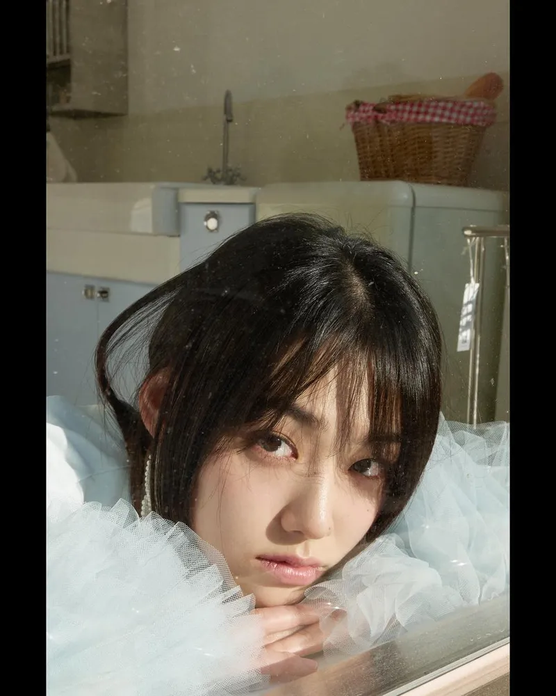 “창가에 스민 눈빛”…강미나, 맑은 오후→청초한 존재감 / 걸그룹 구구단, 배우 강미나 인스타그램