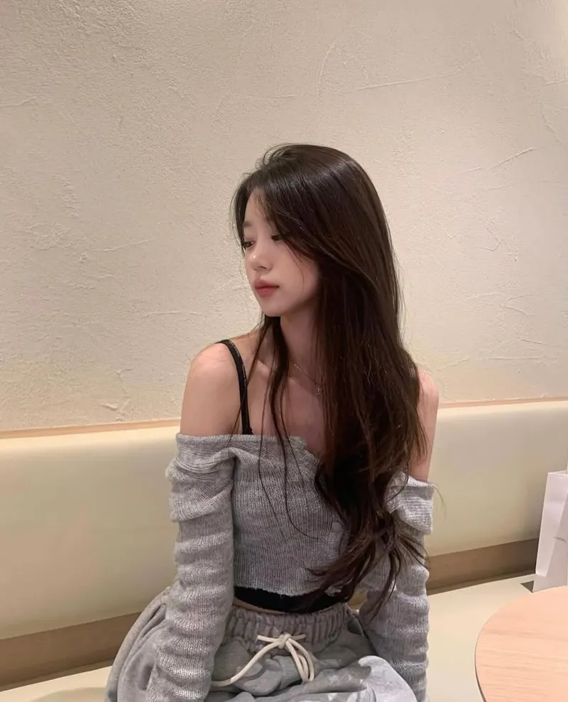 “차분한 시선 머문 저녁”…윤영채, 감성 포착→청순 무드 완성 / 인플루언서 윤영채 인스타그램