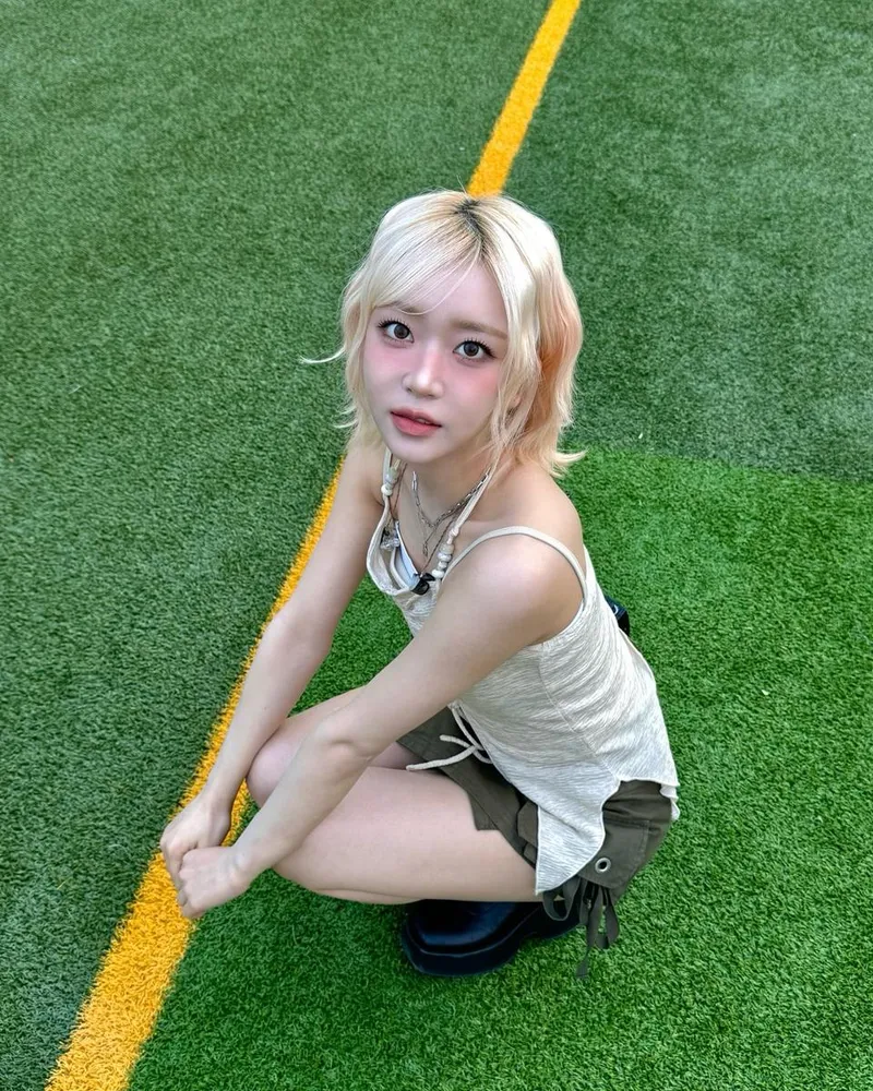 “돌콩”…수민, 초여름 녹색 위에 앉아→청량한 설렘 전율 / 걸그룹 스테이씨 수민 인스타그램