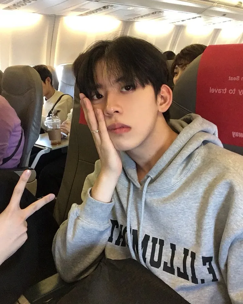 “인생 즐기는 법을 알 것만 같아요”…허성범, 평온한 비행→잔잔한 여운 / 인플루언서 허성범 인스타그램