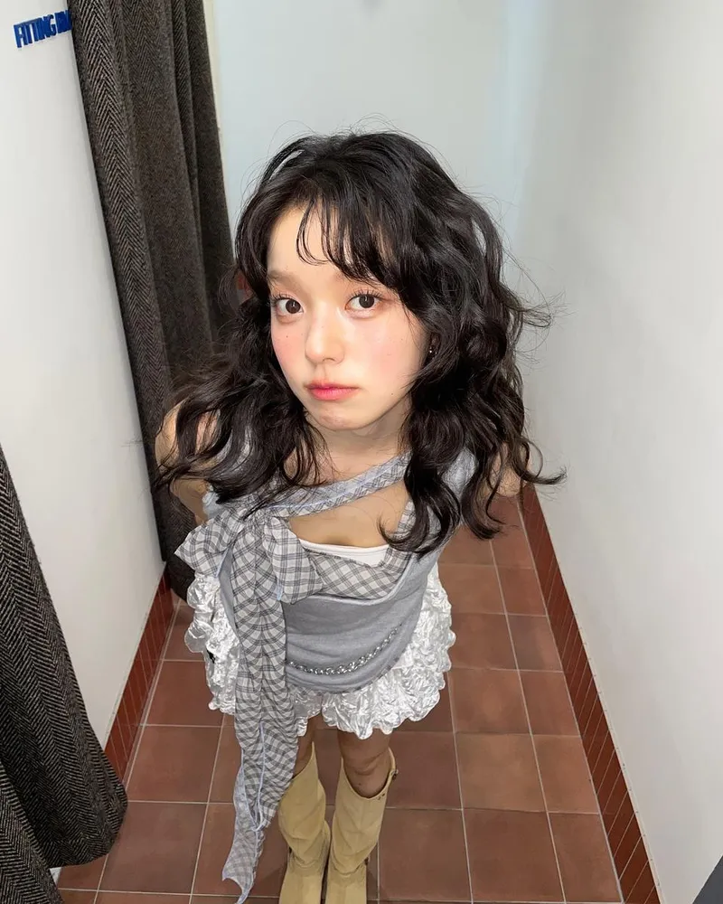 “주희~를 둘러보면”…로시, 청량한 시선→초여름 무드 완성 / 가수 로시 인스타그램