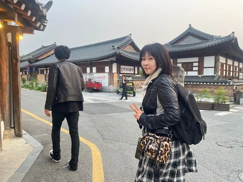 “전주 거리를 걷는 설렘”…조유진, 투어 감성→초여름 한옥마을 산책 / 밴드 체리필터 조유진 인스타그램