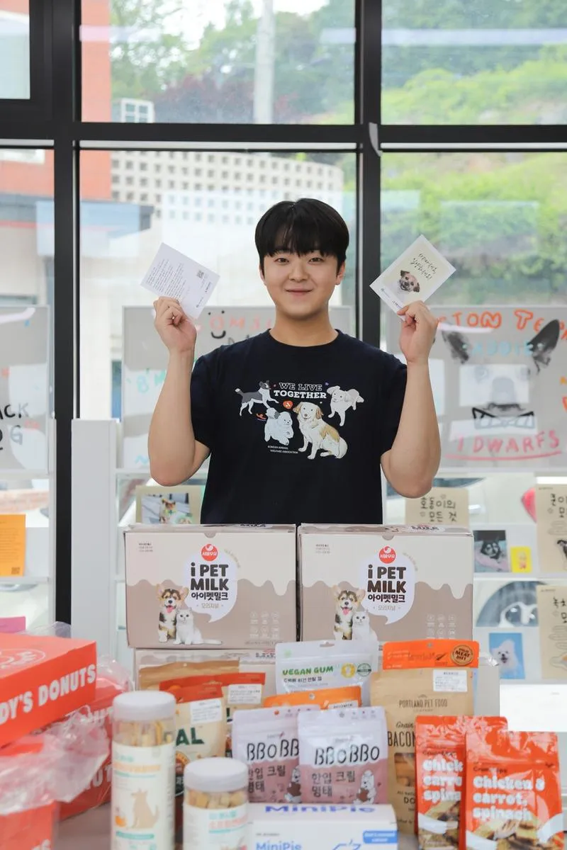 “유기견 손길에 담긴 온기”…박민수, 동물자유연대 봉사→팬들 응원 쇄도 / 뉴에라프로젝트