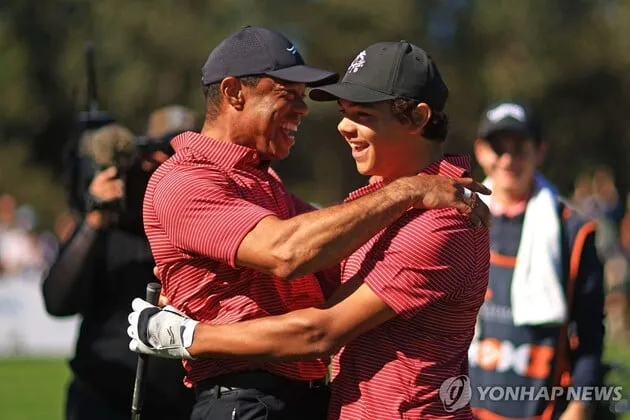 “15언더파 우승”…찰리 우즈, AJGA 인비테이셔널 제패→풀타임 출전권 획득 / 연합뉴스