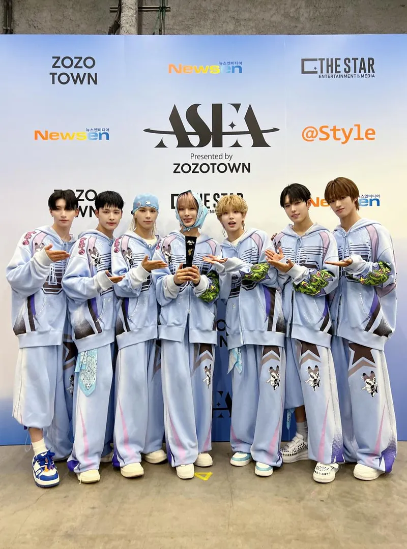 “뜨거운 함성과 환호”…NEXZ, ‘ASEA 2025’ 신인상→K팝 루키 저력 증명 / JYP엔터테인먼트