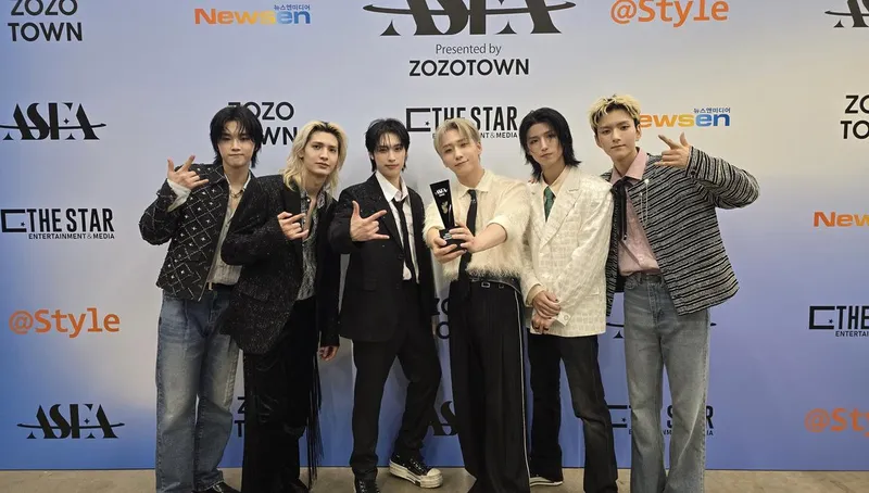 “화려한 라이브 폭발”…엑스디너리 히어로즈, ‘ASEA 2025’ 베스트 밴드→월드투어 기세 / JYP엔터테인먼트