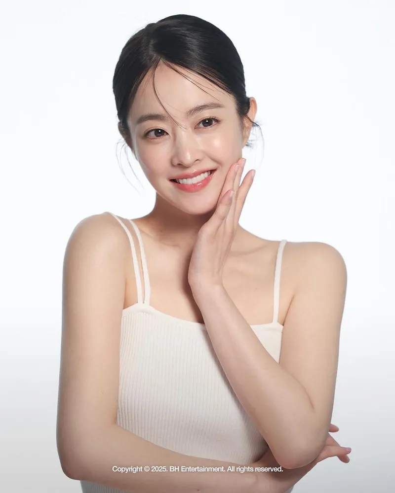 “맑은 미소 한가득”…박보영, 광고 현장서 러블리 에너지→시선 사로잡은 순간 / BH엔터테인먼트