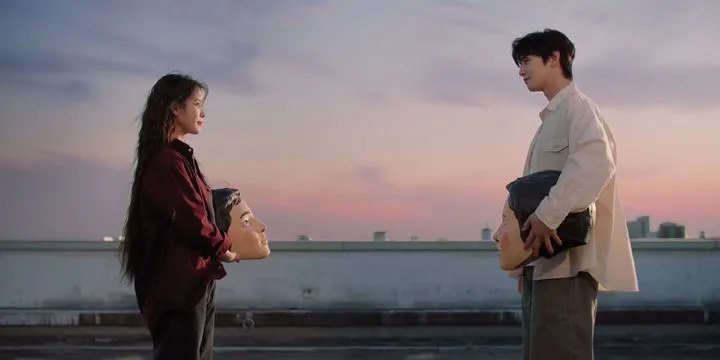 “진짜 미인은 따로 있다”…아이유·차은우, ‘미인’ 뮤비 속 마주한 순간→마음 울린 눈빛 / 이담엔터테인먼트