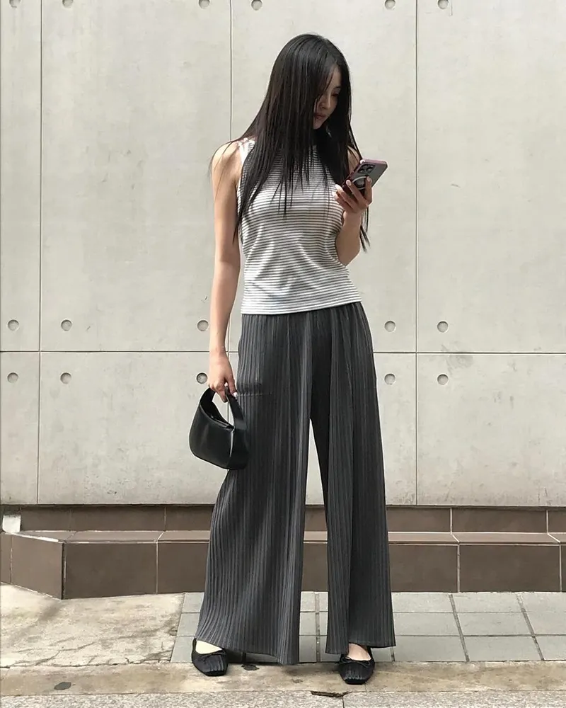 “나의 요즘”…정혜성, 고요한 시선→초여름의 정적을 걷다 / 배우 정혜성 인스타그램