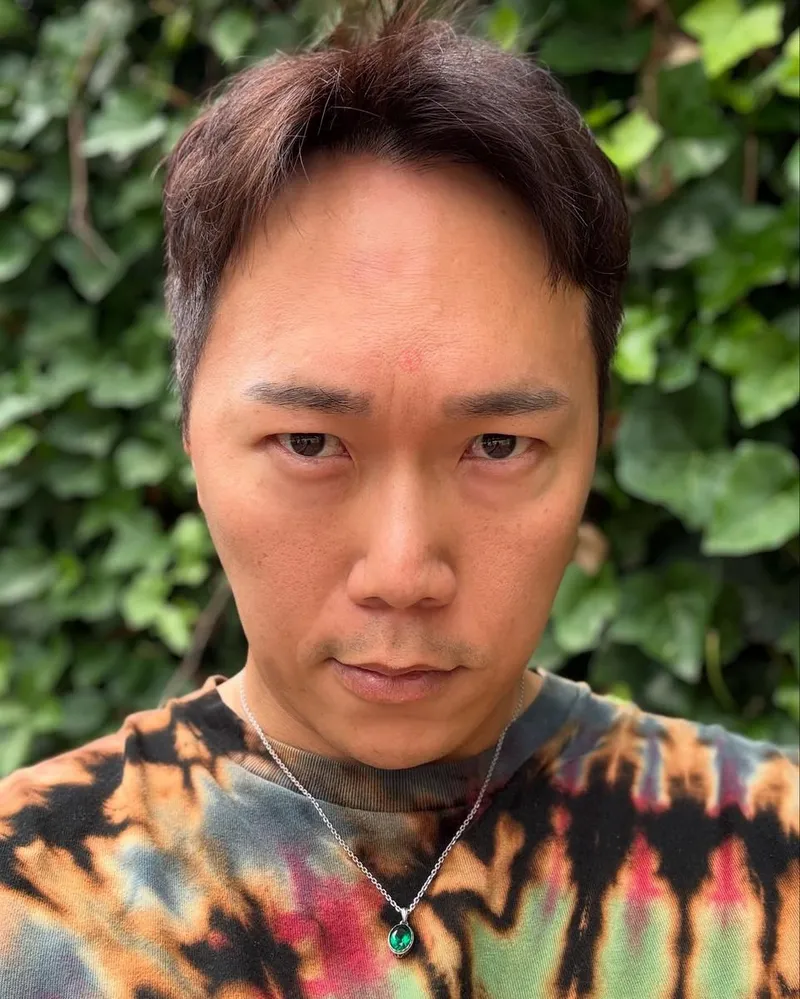 “내가 오늘 뭐했는지 아무도 모르겠지”…송진우, 초여름 오후→진지한 눈빛의 셀카 / 배우 송진우 인스타그램