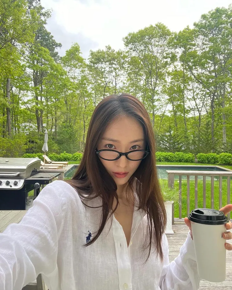 “my spring look”…정수정, 초록에 녹아든 순간→봄빛 여유 / 걸그룹 에프엑스 정수정 인스타그램