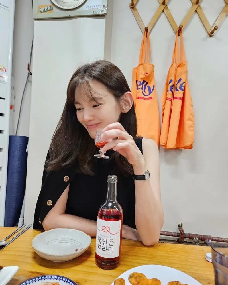 “저 술 잘 안먹는거 아시죠”…정가은, 건대 일상에서 여유→잔잔한 미소 / 배우 정가은 인스타그램