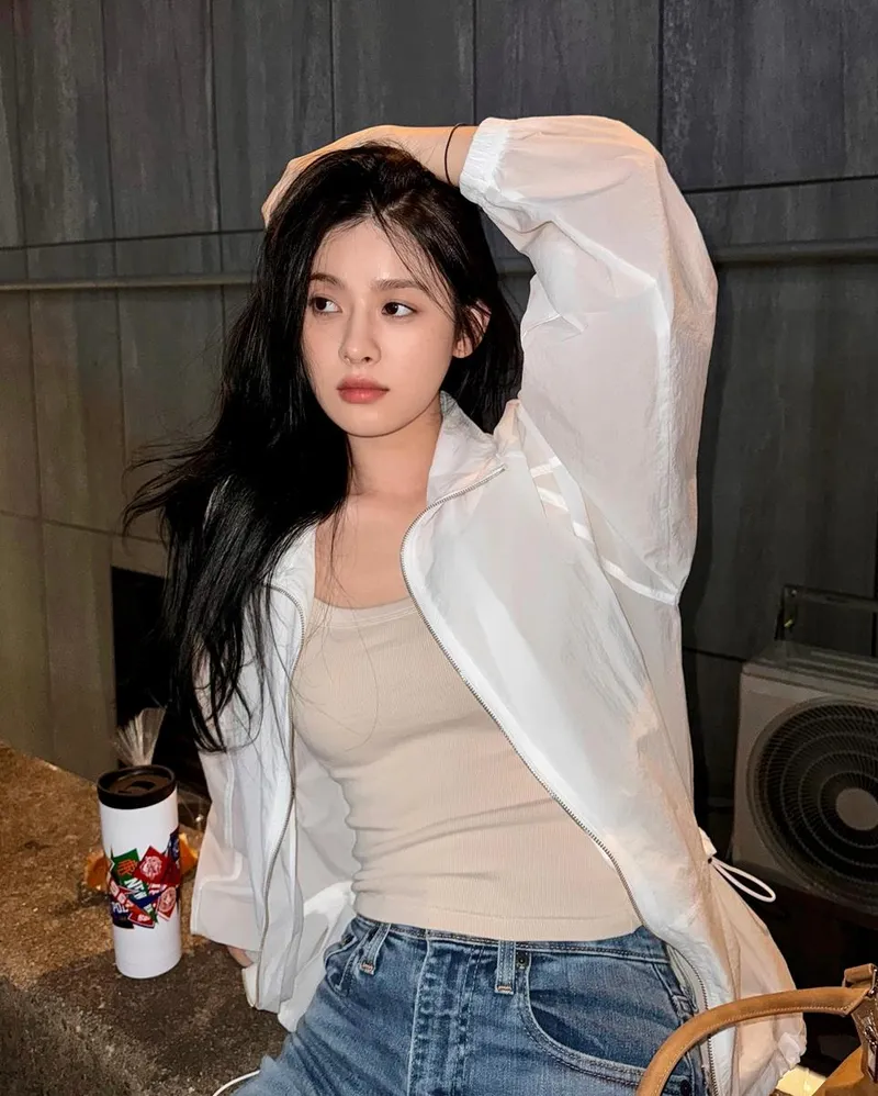 “고요한 시선처럼”…주하늘, 초여름 저녁→도회적 무드 완성 / 하트페어링 출연자 모델 주하늘 인스타그램