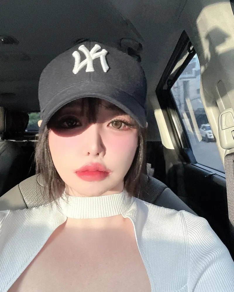 “2ne1 모임때 찍은 사진”…박봄, 봄 햇살 아래→아련한 존재감 / 걸그룹 2NE1 박봄 인스타그램