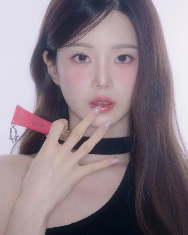 “맑고 투명한 광채의 순간”…김아린, 봄여신 감성→생기 넘친 글로우 뷰티 / 솔로지옥4 출연자 모델 김아린 인스타그램