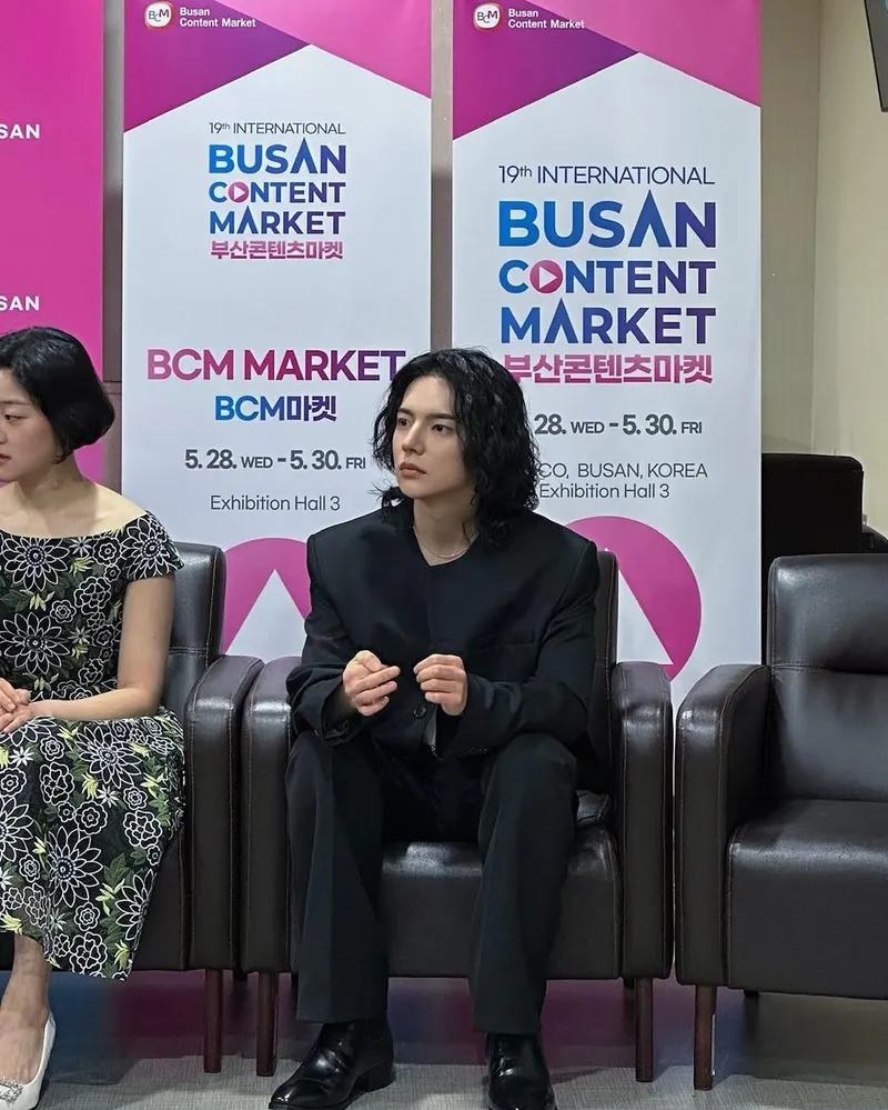 “차분함 속 깊은 눈빛”…이세온, 부산의 봄밤→강렬한 존재감 발산 / 배우 이세온 인스타그램