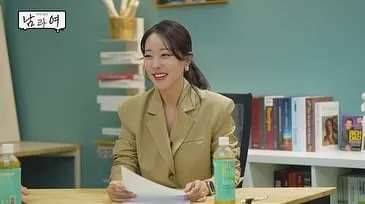 “찐친들과 첫방송이라 더 특별해”…고우리, 환한 미소→따뜻한 스튜디오 풍경 / 배우 고우리 인스타그램