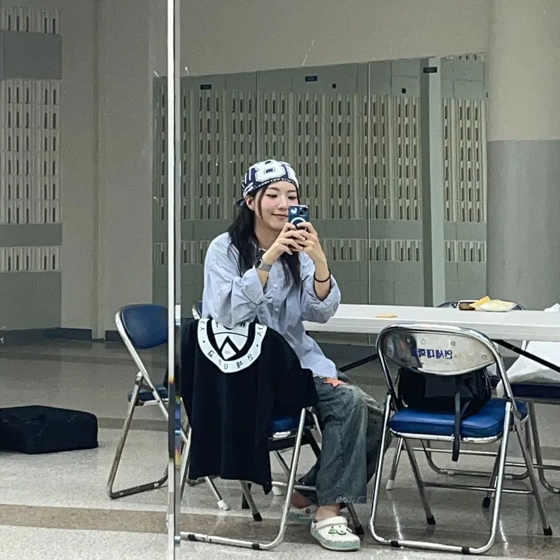 “나의 지금을 사랑해”…스텔라장, 거울 속 담담한 저녁→따스한 응원 속 빛나다 / 가수 스텔라장 인스타그램