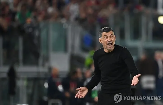“5개월 만에 경질”…AC밀란, 콘세이상 감독 결별→차기 사령탑 교체 초읽기 / 연합뉴스
