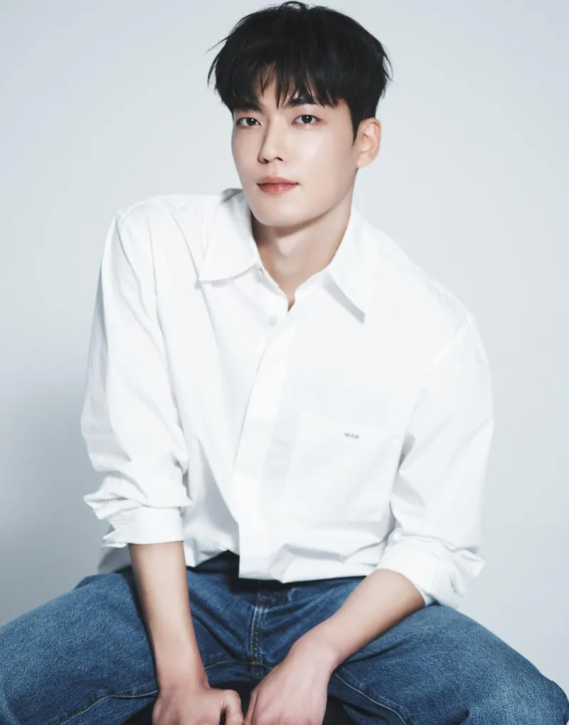 “강렬한 첫 마주침”…이승헌, ‘ONE : 하이스쿨 히어로즈’서 이정하와 대립→예비 시청자 기대 고조 / 킹콩by스타쉽