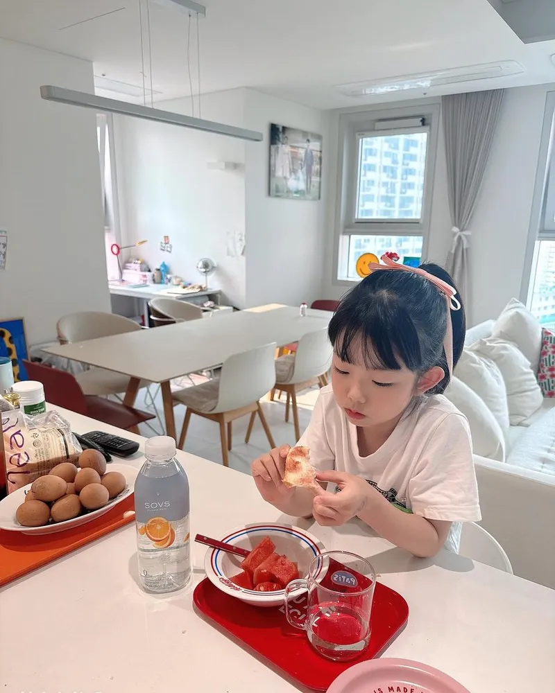 “바쁘다바빠”…소이현, 아침 일상→초여름 햇살 속 따스한 순간 / 배우 소이현 인스타그램