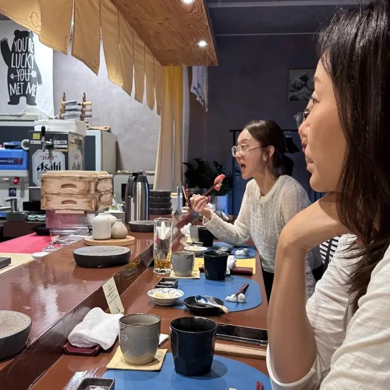 “스시와 만난 미소”…조미령, 여유 가득 테이블→초여름의 맛 여행 / 배우 조미령 인스타그램