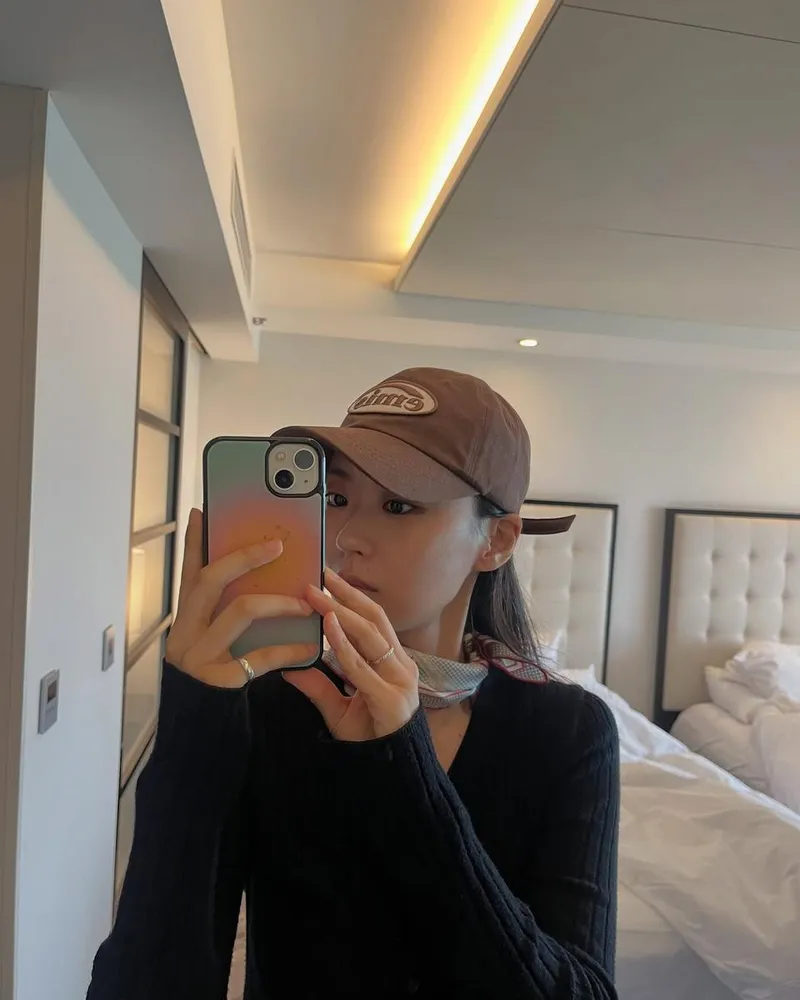“고요한 하루의 시작”…이이담, 빛에 물든 오후→감각적 셀카 / 배우 이이담 인스타그램