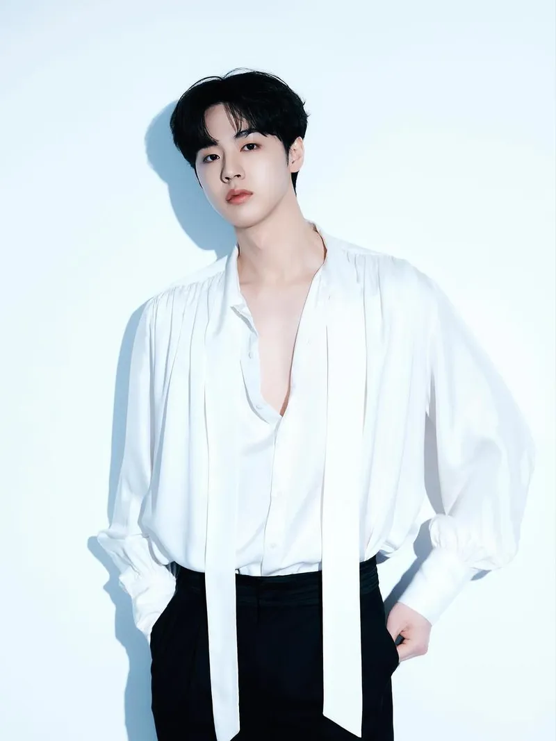 “맑은 시선이 머문 순간”…김현진, 순백 무드→강렬한 존재감 / 배우 김현진 인스타그램