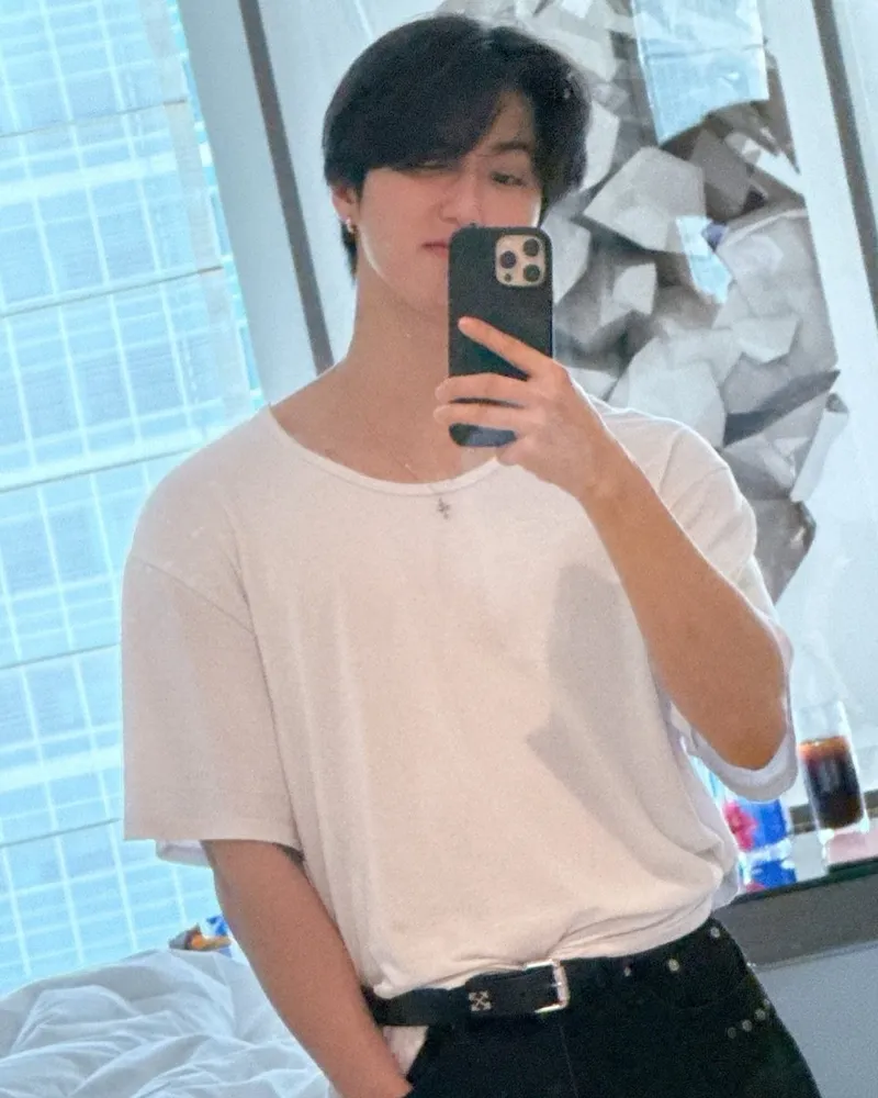 “Yo~”…한지성, 청량한 오후→거울 셀카로 담아낸 여유 / 그룹 스트레이키즈 한지성 인스타그램