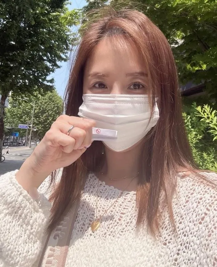“사소한 포즈에 논란까지”…코요태 신지, 사전투표 인증→법적 경고까지