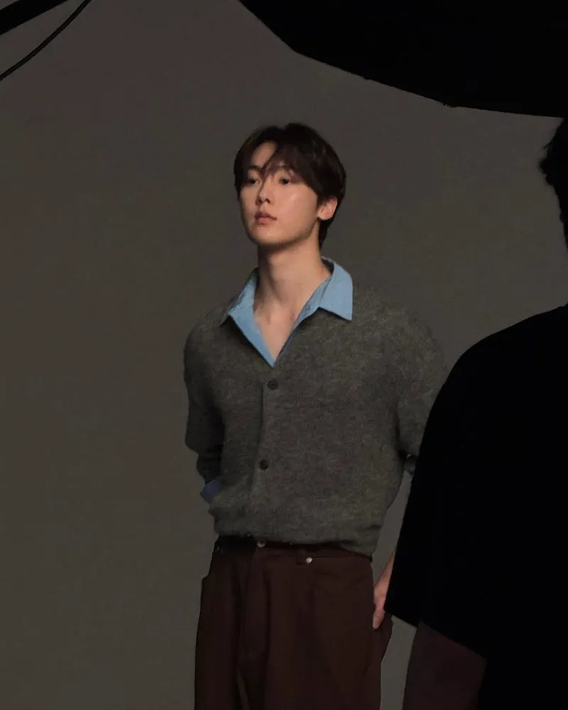 “정적인 시선, 깊어진 분위기”…윤산하, 촬영장 속 고요한 전율→성숙美 발산 / 그룹 아스트로 윤산하 인스타그램