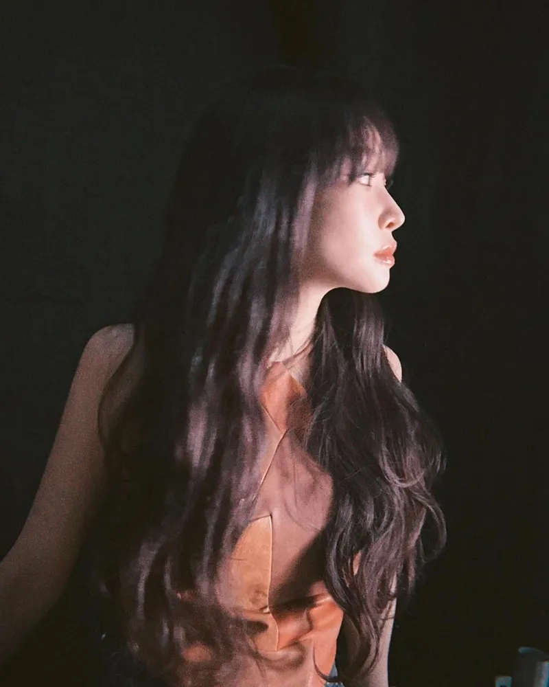 “빛이 스며든 순간”…청하, 깊어진 여름→고요한 시선 압도 / 가수 청하 인스타그램