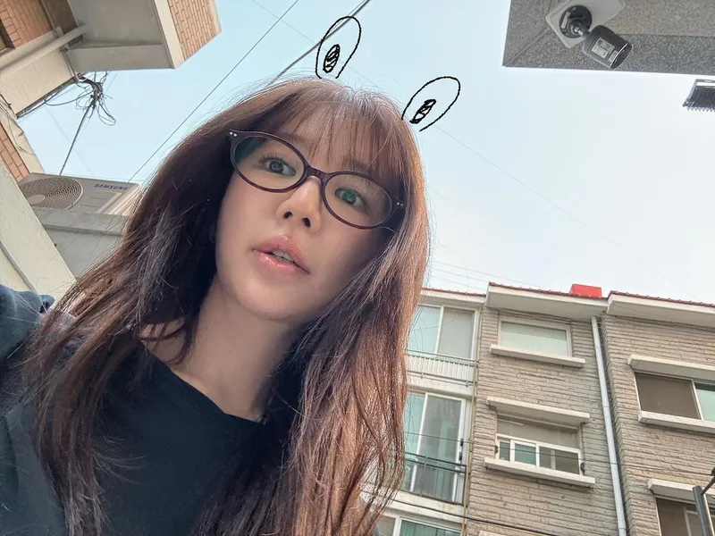 “햇살 가득한 오후”…윤은혜, 맑은 시선→청량한 변신 / 걸그룹 베이비복스, 배우 윤은혜 인스타그램