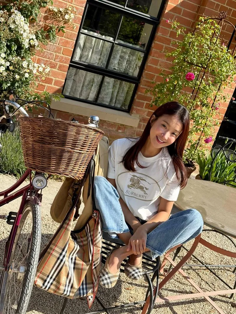 “동화 속 한 장면 같았죠”…이시영, 초여름 햇살→자유로운 설렘 / 배우 이시영 인스타그램
