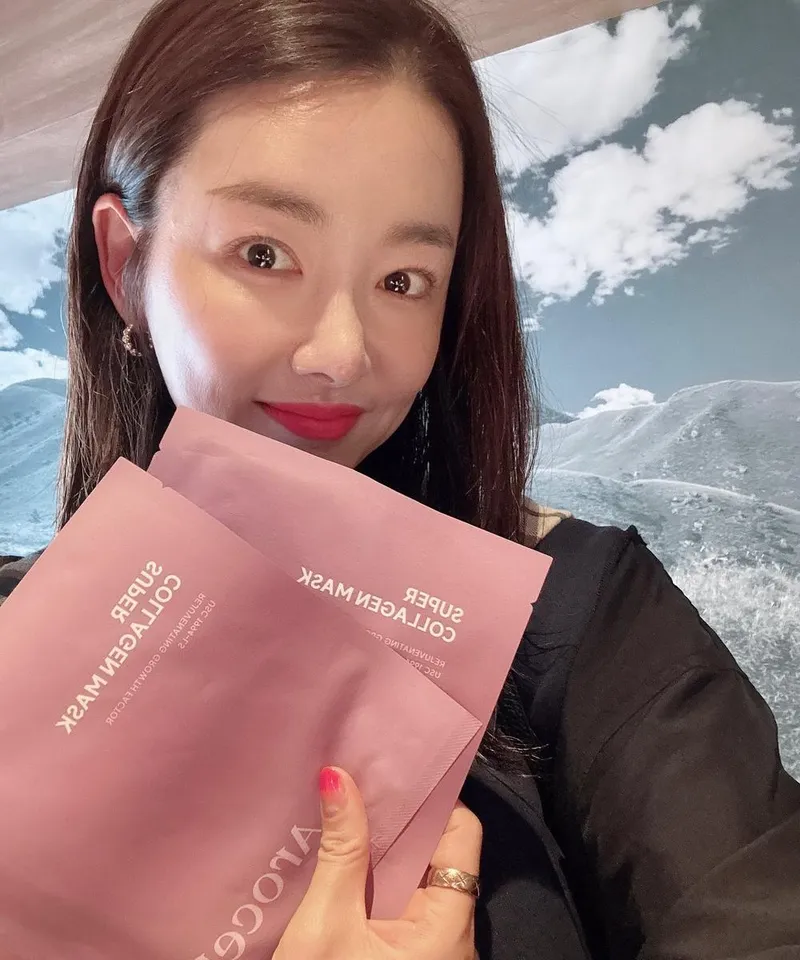 “오늘은 아로셀데이”…소이현, 반짝이는 미소→초여름 피부 자신감 / 배우 소이현 인스타그램