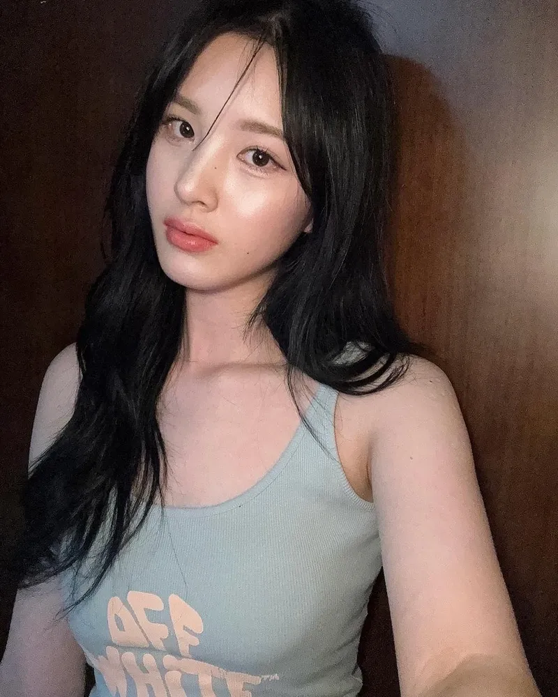 “낮엔덥고밤엔시원하고”…이재희, 여름 초입→섬세한 고요 / 걸그룹 위클리 이재희 인스타그램