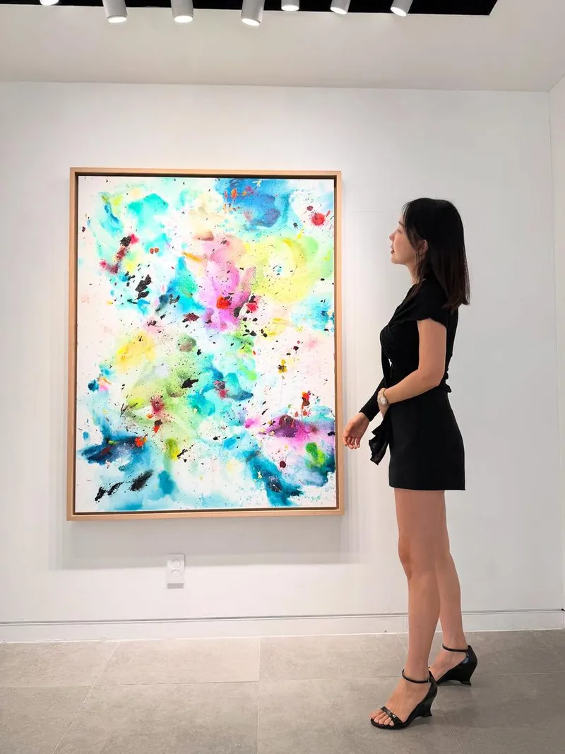“창의력 앞에 멈췄다”…이지혜, 감탄 어린 눈빛→전시회 감성 충전 / 가수, 배우 이지혜 인스타그램