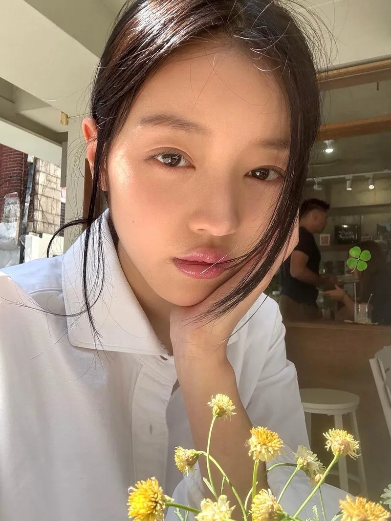 “따사로운 오후의 시선”…유아, 맑은 청초함→감성적 여운 / 걸그룹 오마이걸 유아 유시아 인스타그램