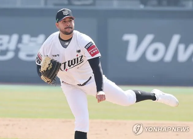 “한 이닝 4탈삼진 진기록”…kt 헤이수스, KIA전 역대 11번째→팬 환호 속 이닝 종료 / 연합뉴스